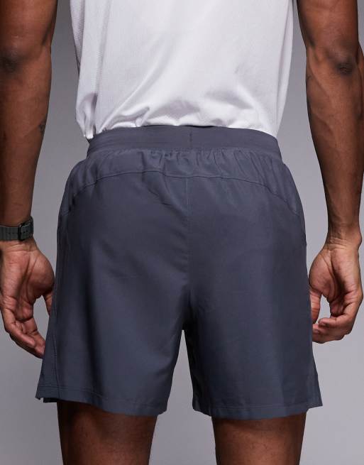 Under Armour – Launch – Grå shorts på 5 tum, 4 av 5