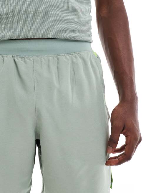 Under Armour - Launch - Shorts van 7 inch in groen, 3 van 5