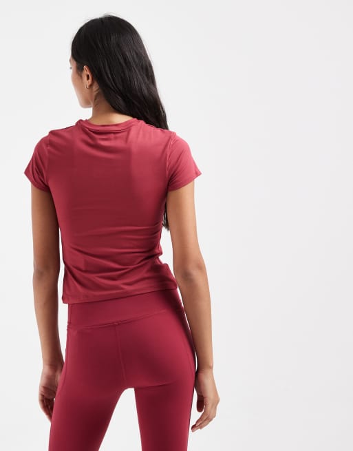 Under Armour Motion fitted short sleeve t-shirt in burgundy, 4 of 4