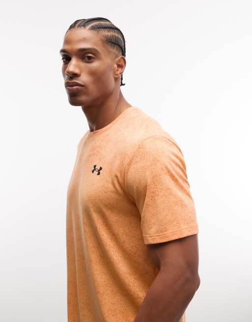 Under Armour - Orange T-shirt i tech-stof med pixeleret design, 5 af 5