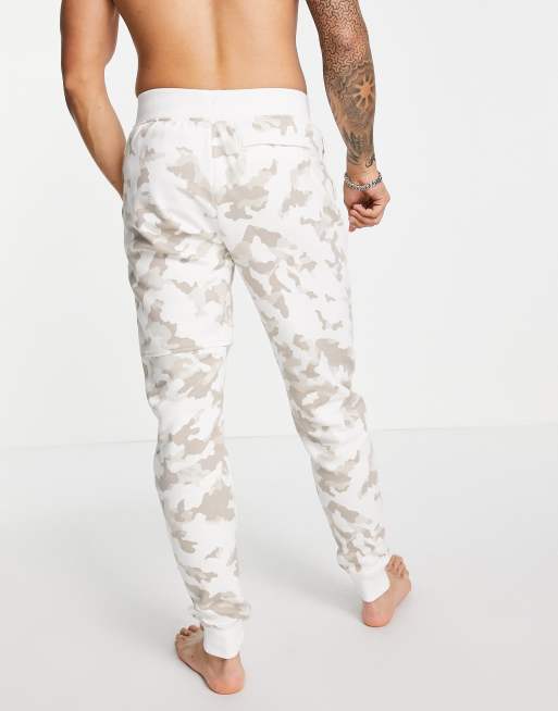 Snow store camo sweatpants