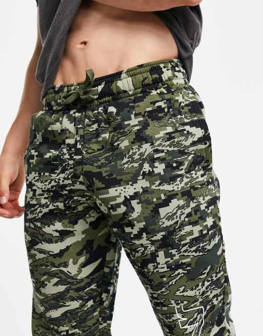 Under armour camo on sale sweatpants