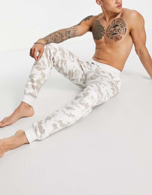 Under Armour - Rival - Joggingbroek van fleece met camouflageprint in wit