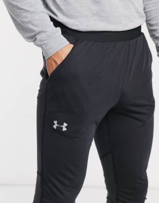 under armour running streaker 2.0 shift joggers in black