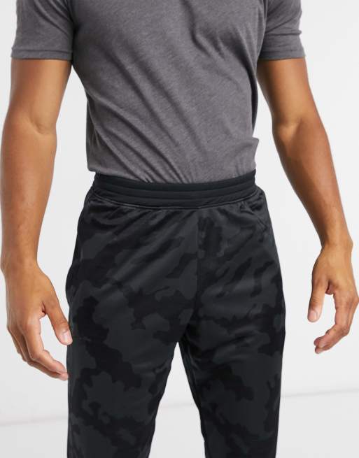 Under armour shop camo trousers