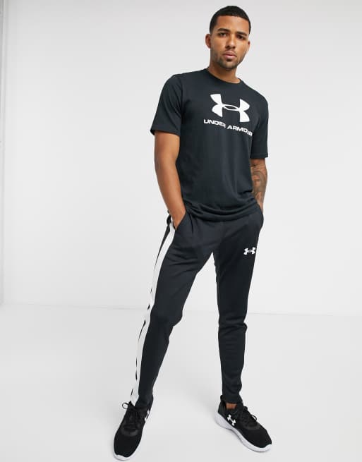 Under Armour - Sportstyle - Sort t-shirt med logo på brystet, 4 af 4