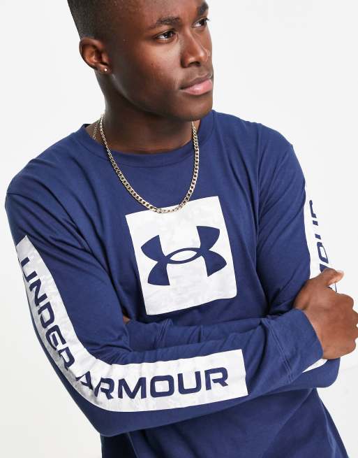 Under Armour - Sportstyle - Top à manches longues avec encadré et imprimé camouflage - Bleu marine