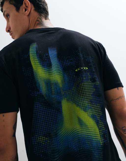 Under Armour T-shirt z nadrukiem z tyłu w kolorze czarnym, 2 z 5