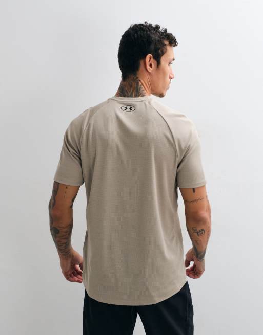 Under Armour Tech getextureerd T-shirt met korte mouwen in lichtbruin, 4 van 5