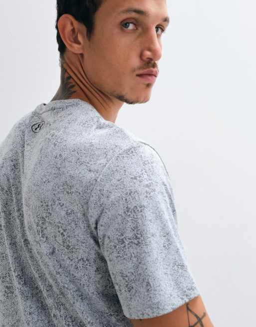 Under Armour Tech Pixelate T-Shirt mit kurzen Ärmeln in Grau, 2 von 5