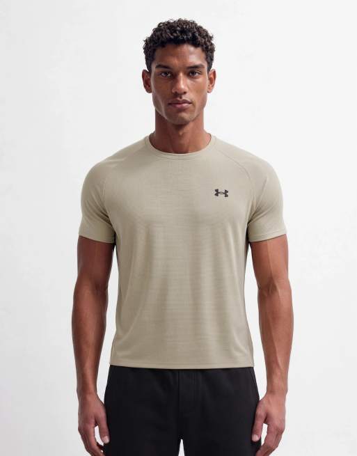 Under Armour Tech teksturowany T-shirt z krótkim rękawem w kolorze jasnobrązowym, 9 z 9