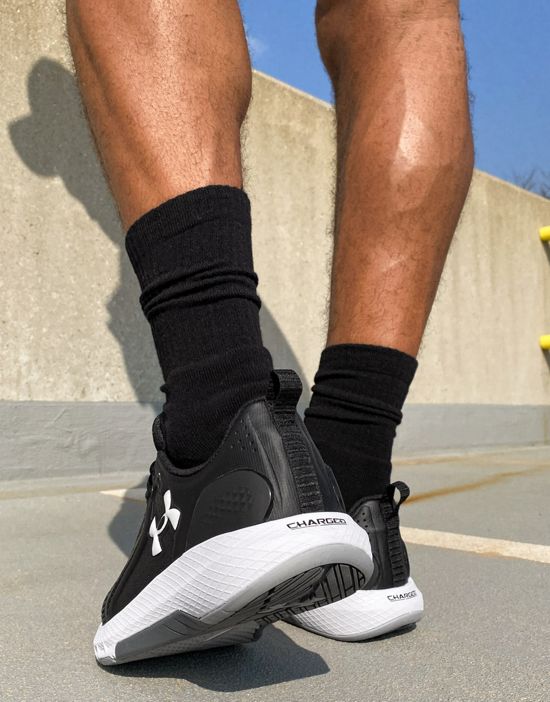 https://images.asos-media.com/products/under-armour-training-charged-commit-3-sneakers-in-black-and-white/202233696-3?$n_550w$&wid=550&fit=constrain