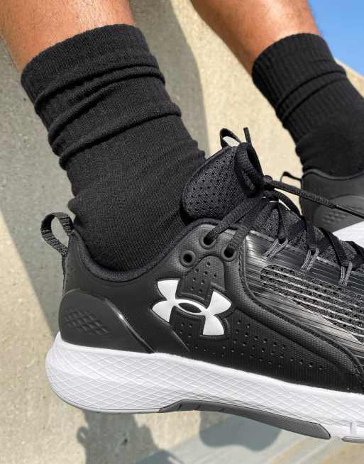 All black under armour hot sale sneakers