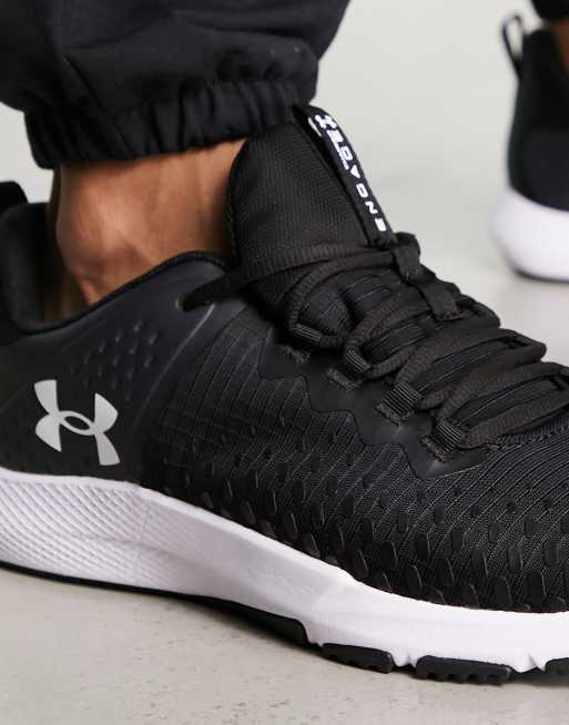 Rekwisieten Zinloos weer Under Armour - Training - Charged Engage 2 - Sneakers in zwart en wit | ASOS