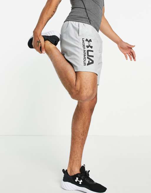Under Armour – Training – Grå vävda shorts med präglad logga och kamouflagemönster