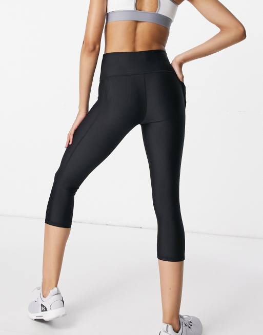 Under Armour Women's HeatGear® Armour No-Slip Waistband Capri Leggings  Black / White