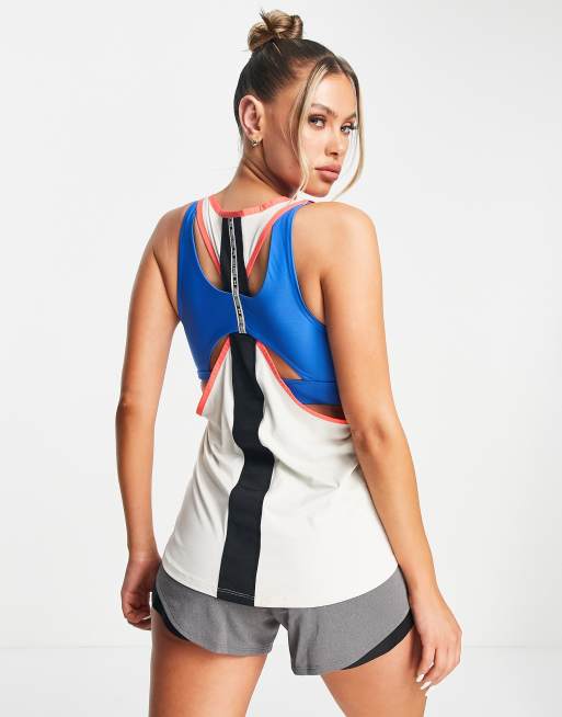 Under Armour Training – Knockout – 2-in-1-Trägertop in Weiß und Blau mit Rückendetail