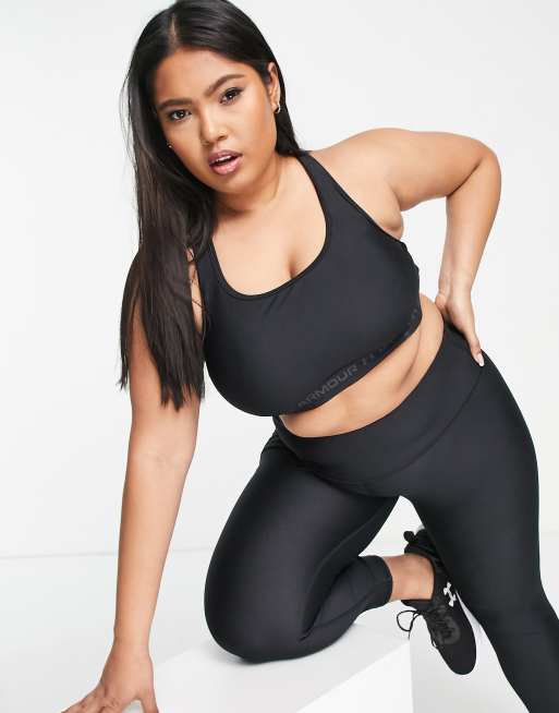 Under Armour Training Plus – Czarny biustonosz sportowy zapewniający średnie wsparcie ze skrzyżowanymi ramiączkami z tyłu