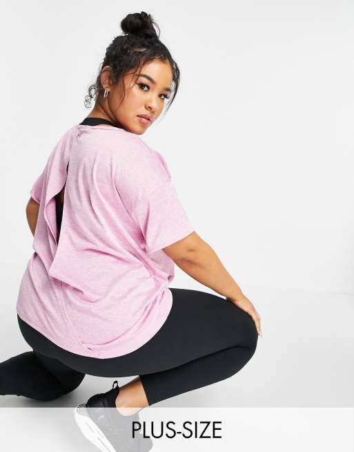 Under Armour Training Plus Tech – Różowy T-shirt z oddychającego materiału