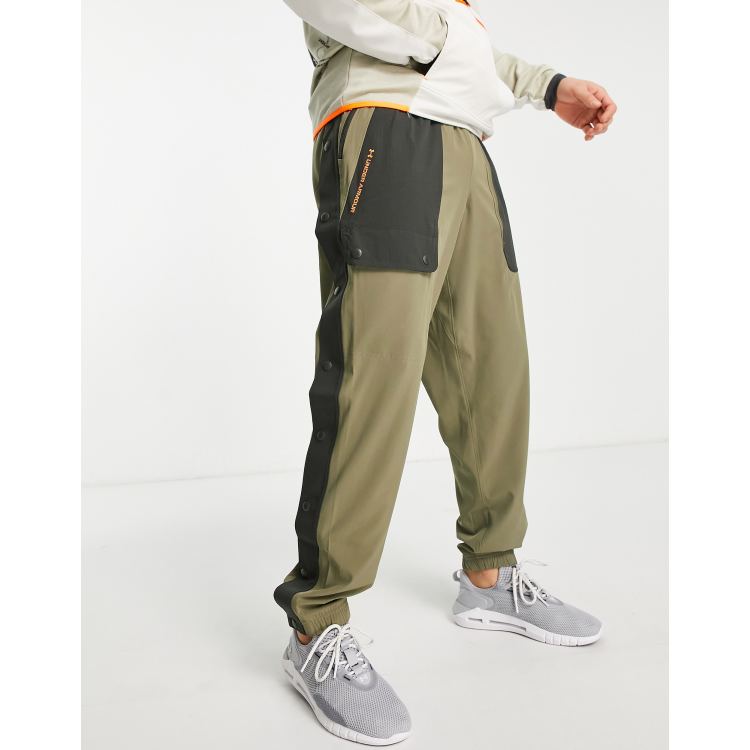 Bende Ongelofelijk spontaan Under Armour Training Rush woven pants with pocket detail in khaki | ASOS