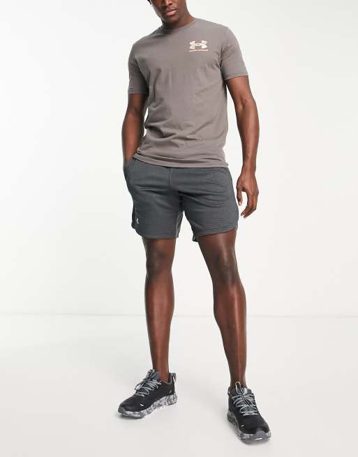 Under Armour Training – T-Shirt in Braun mit Camouflage-Logoprint auf dem Rücken, 2 von 4