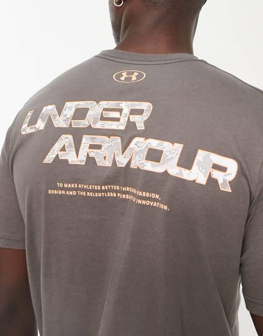 Under Armour Training – T-Shirt in Braun mit Camouflage-Logoprint auf dem Rücken, 3 von 4