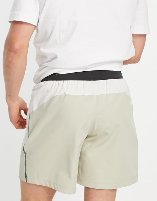 Pantaloncini under armour hotsell con tasche