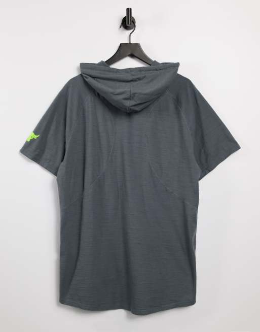 Under Armour Training x Project rock - T-shirt met capuchon, korte mouwen en print in grijs, 2 van 4
