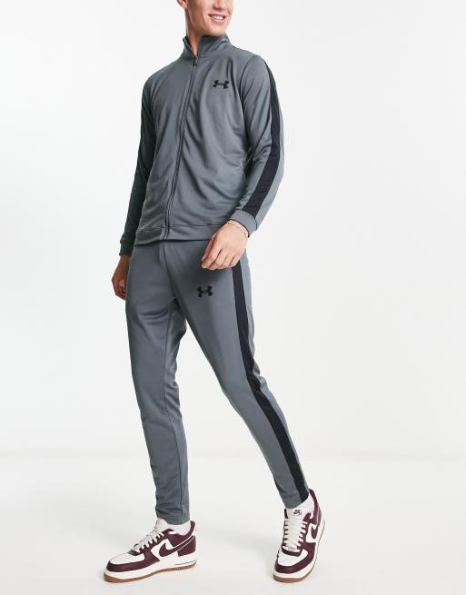 Under Armour – Trainingsanzug in Grau mit schwarzen Streifen | ASOS