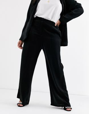 relaxed leg trousers