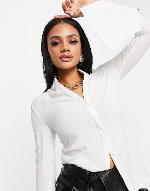 Unique 21 shirt with flute sleeves in white