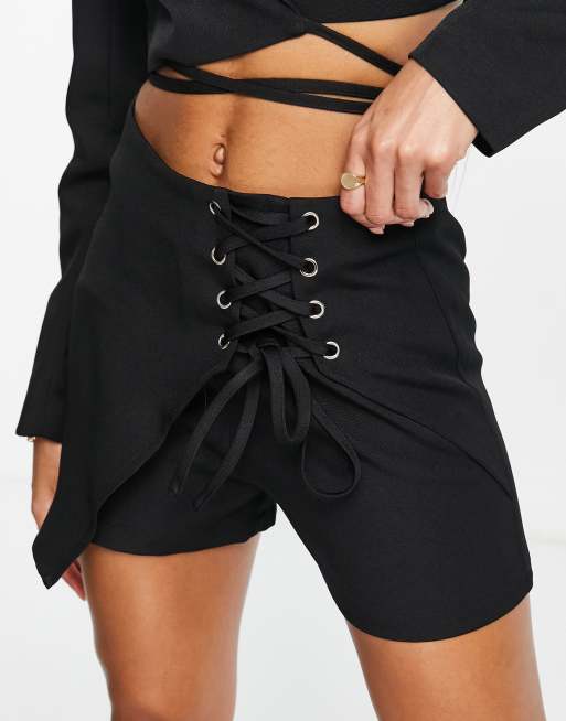 Unique21 - Pantaloncini a vita alta neri con lacci in coordinato