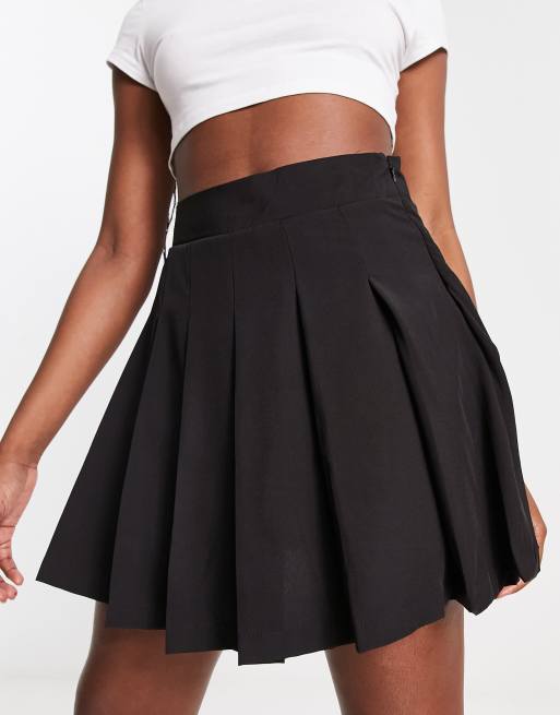 Short black pleated skirt