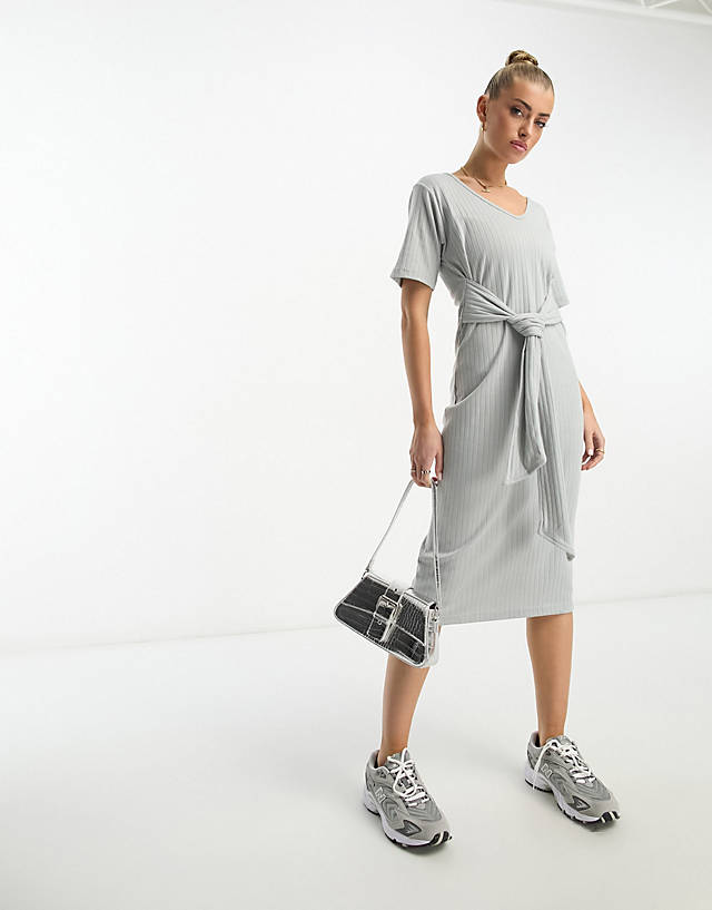 UNIQUE21 - v neck ribbed midi dress with tie detail in grey