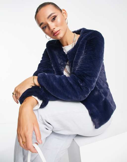 Unreal Fur Veste courte sans col en fausse fourrure Bleu marine