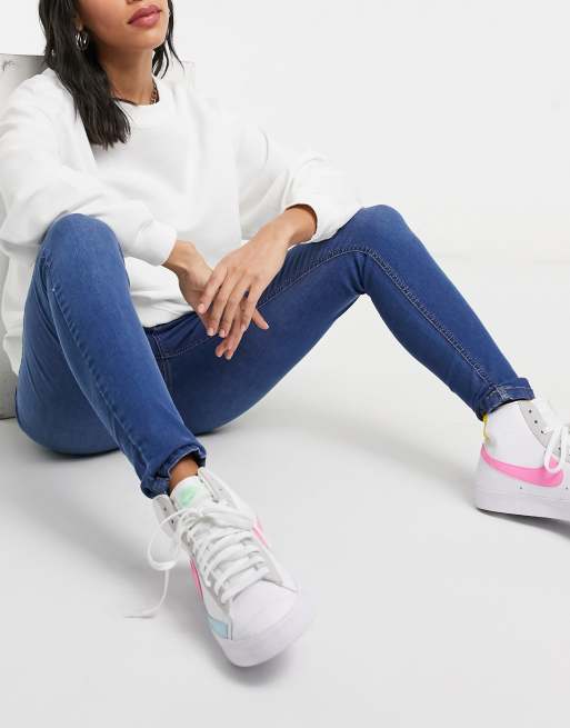 Urban Bliss – Enge Jeans in dunkler Waschung mit hohem Bund