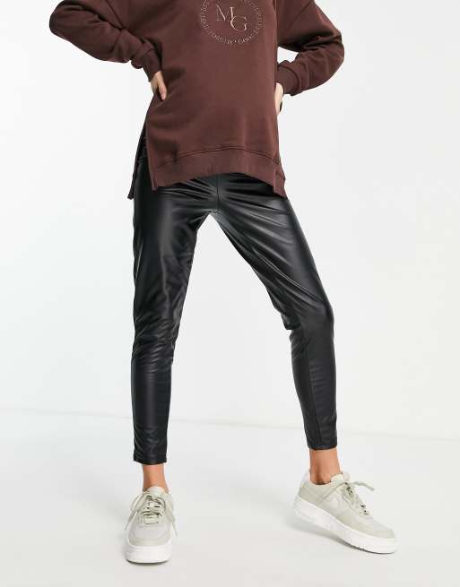 Urban Bliss Maternity – Czarne legginsy z imitacji skóry, 2 z 4