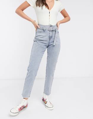 Urban Bliss - Mom jeans met riem in blauw | ASOS