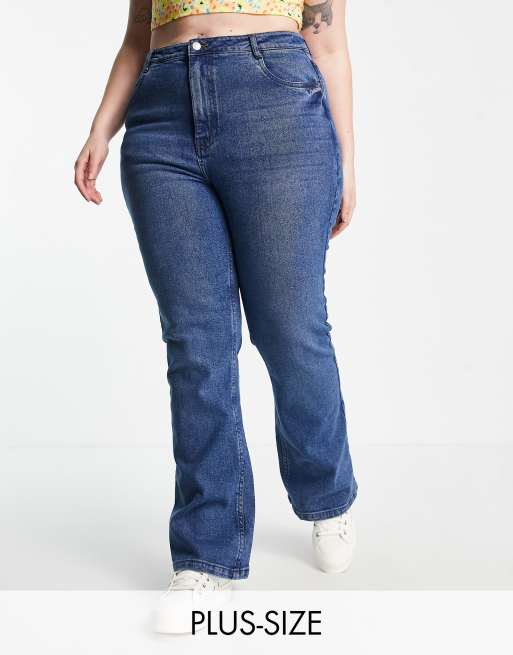 Urban Bliss Plus - Rechte flared jeans in mid-wash blauw
