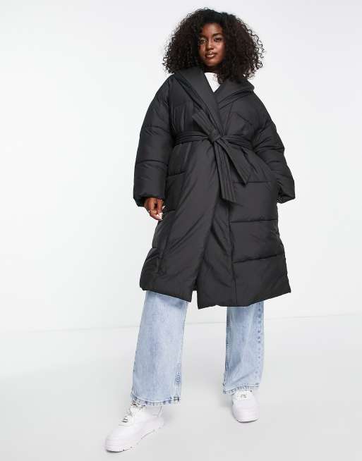 Urban Bliss – Pufferjacke in Schwarz mit Wickeldetail und Gürtel