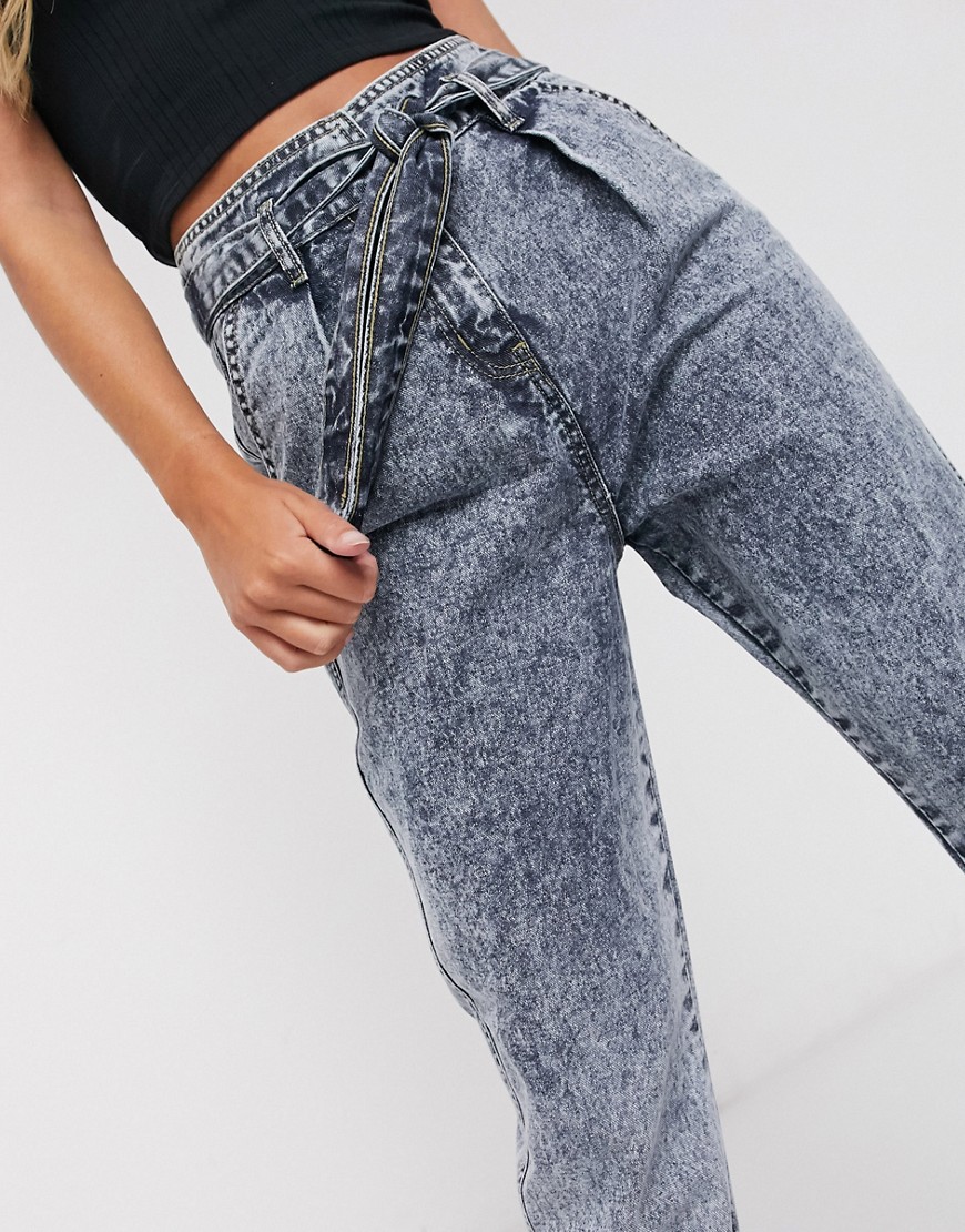 Urban Bliss - Ruimvallende mom jeans met hoge taille en riem-Blauw