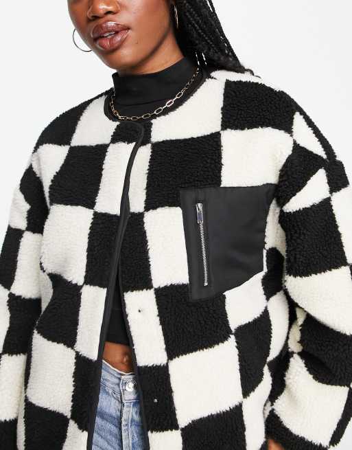Urban Bliss – Teddy-Jacke mit Schachbrettmuster in Schwarz und Cremeweiß, 3 von 4