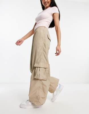 Urban Classics - Cargo-Fallschirmhose aus Nylon in Beige-Neutral