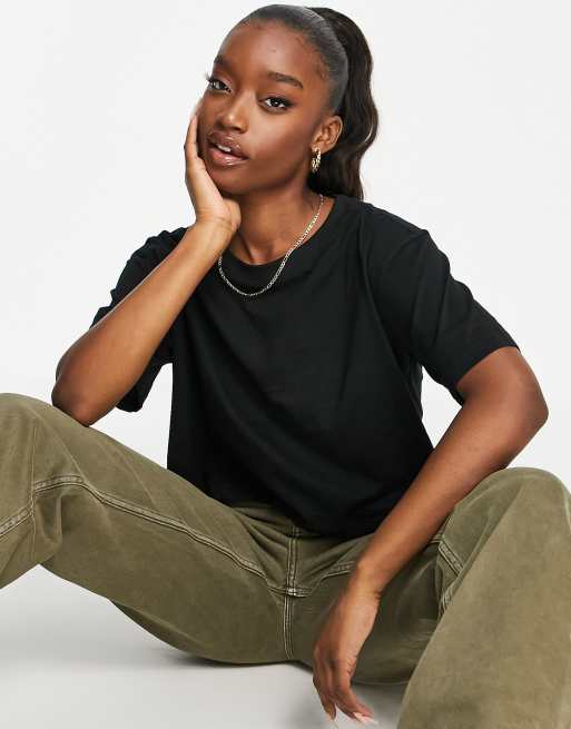 Urban Classics short sleeved cropped tee in black 