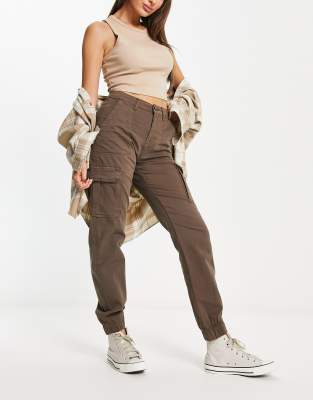 Urban Classics - Smalle utility broek van katoenen keperstof in olijfgroen