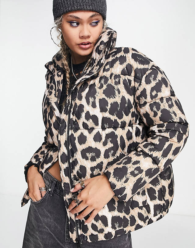 Urbancode - Urban Code oversized puffer jacket in leopard print