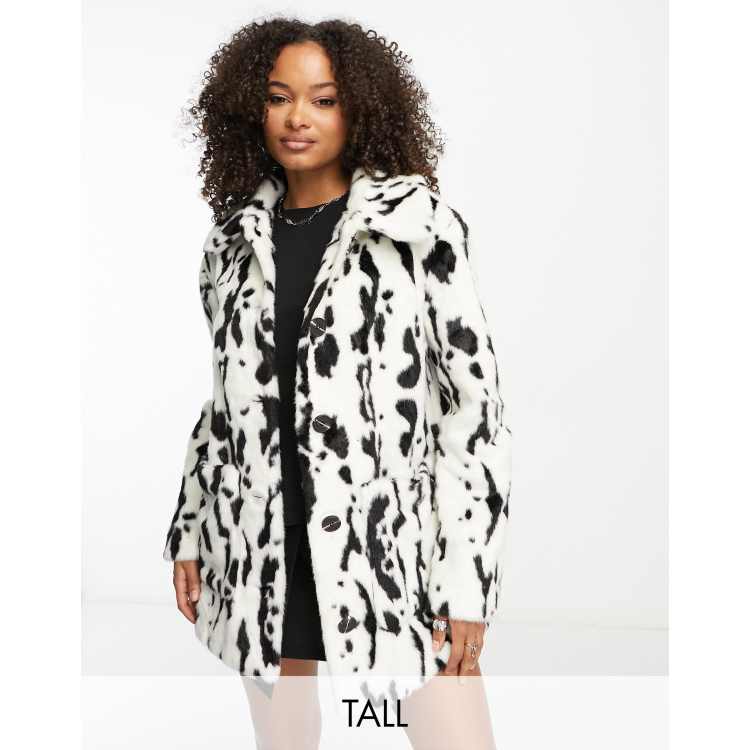 Urban Code Tall – Płaszcz ze sztucznego futra w łaty dalmatyńczyka