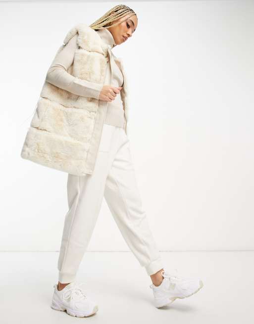 Urban Code - Veste sans manches longue en fausse fourrure avec empiècements en similicuir - Crème, 2 de 4