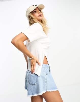 Urban Revivo asymmetric hem t-shirt in white - ASOS Price Checker
