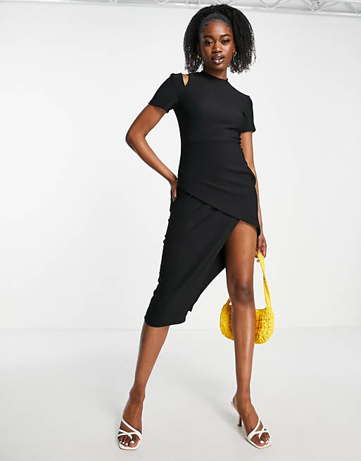 Urban Revivo - Asymmetrische midi jurk met uitsnijding op de schouder in zwart